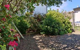 Studio cosy - proche gare&centre-ville - stationnement - cour intérieure table&chaises